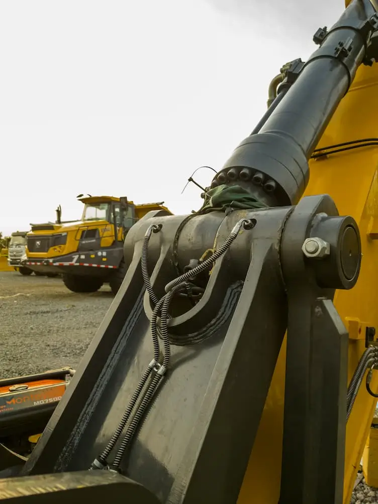 Dokumentasi lubrication point pada unit excavator PT Gaya Makmur Tractors