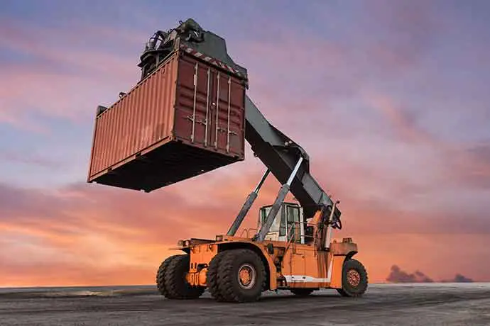 Container reach stacker di area port