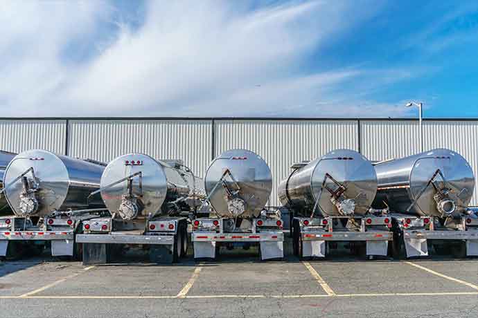 Tanker truck untuk transportasi liquid