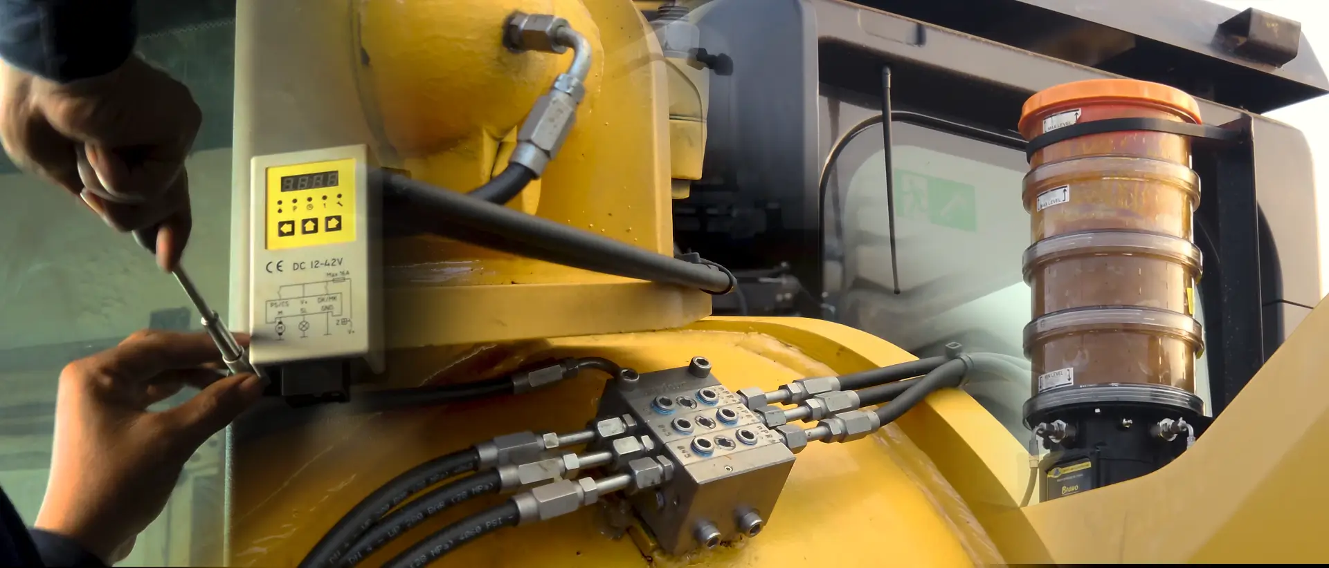 Automatic lubrication system yang terpasang pada alat berat